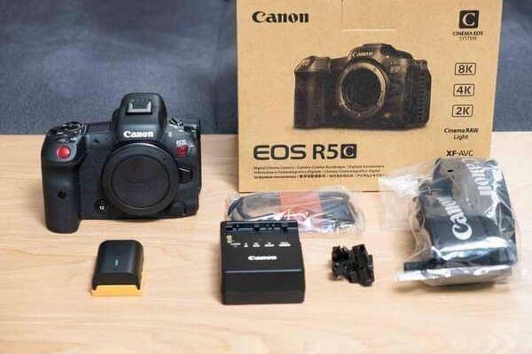 CANON EOS R5C