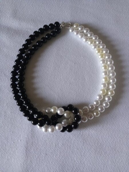 Collier perles noir et blanc