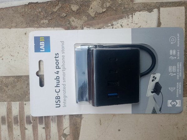 Hub USB-C 4 ports avec support