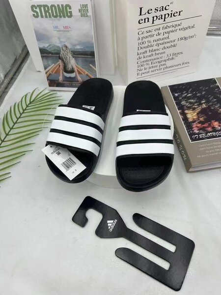 Claquettes confortables Adidas