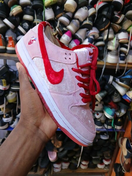 Baskets roses en daim pour hommes