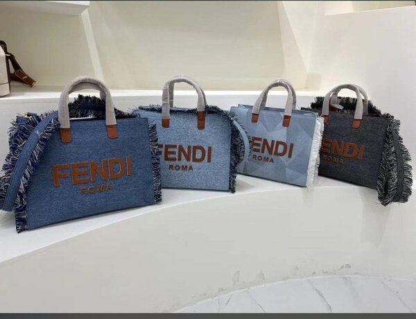 Sacs à main en denim Fendi