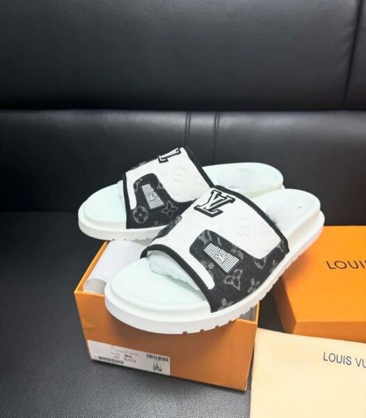 Louis Vuitton Slippers