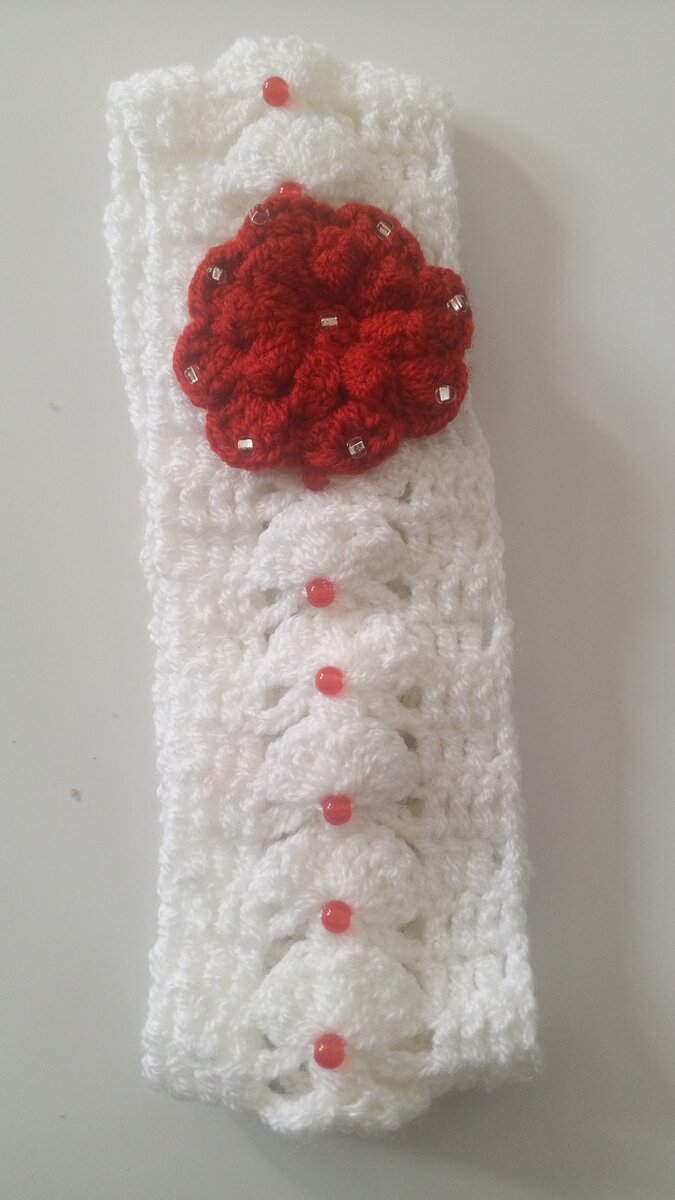 Bandeau crocheté rouge et blanc