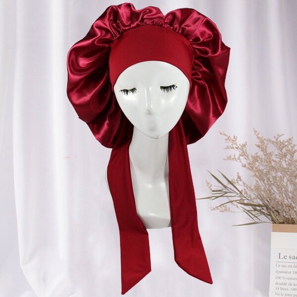 Bonnet en satin rouge luxe