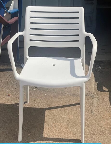 Chaise de jardin en plastique robuste
