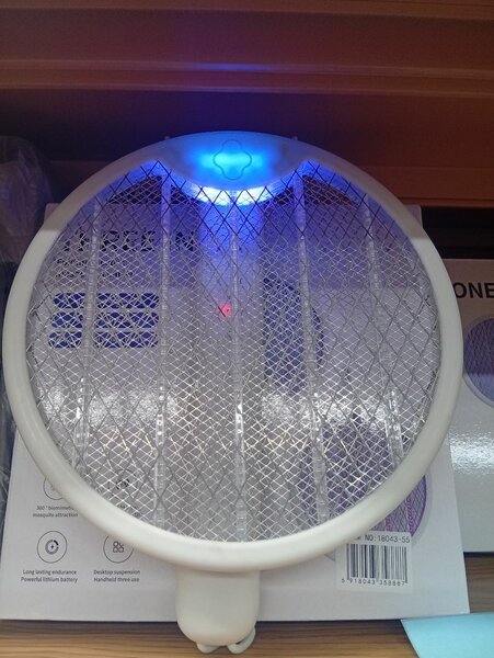 Raquette électrique anti-moustiques