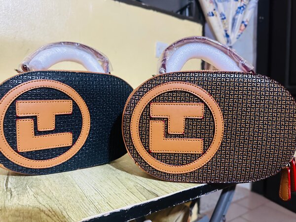 Sac à main ovale élégant