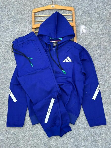 Ensemble de survêtement moderne