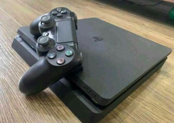 PlayStation 4 Slim 1 To