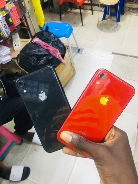 IPHONE XR UNLOCKED
