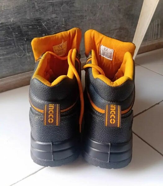 Chaussures de sécurité INCCO noires et orange
