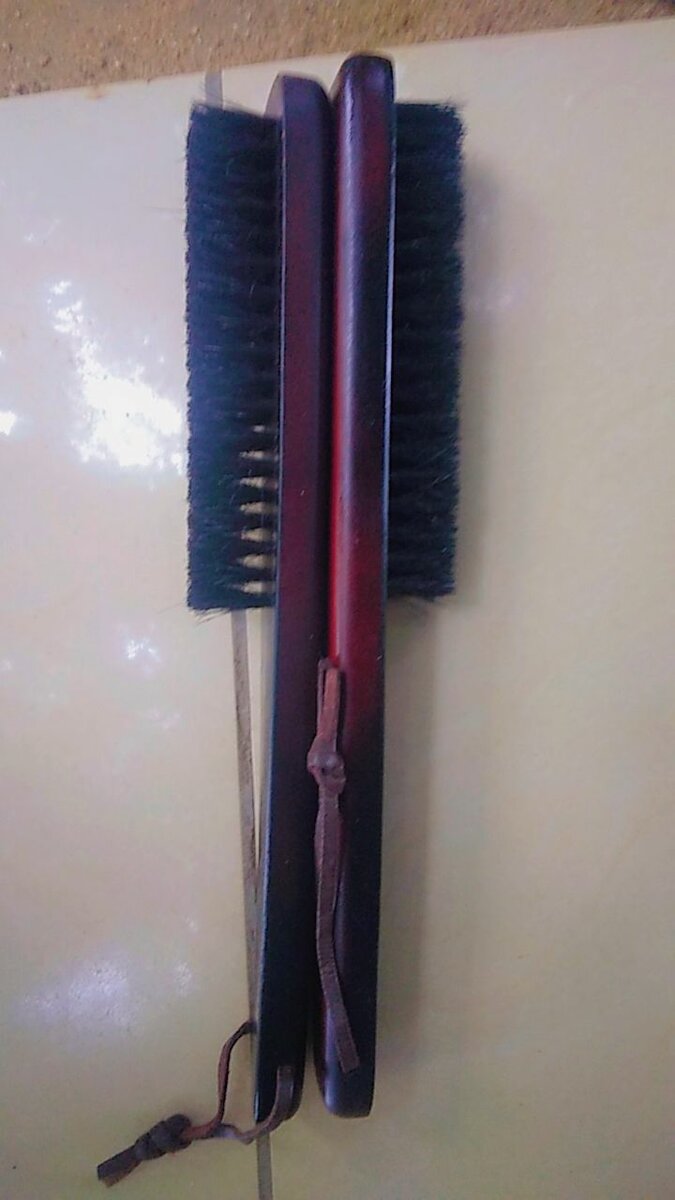 Brosses à chaussures en bois