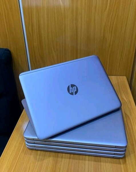 HP et Dell Ordinateurs Portables