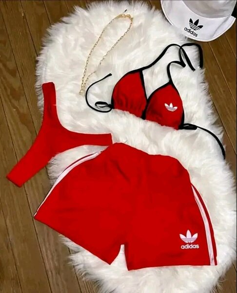 Maillot de bain rouge stylé