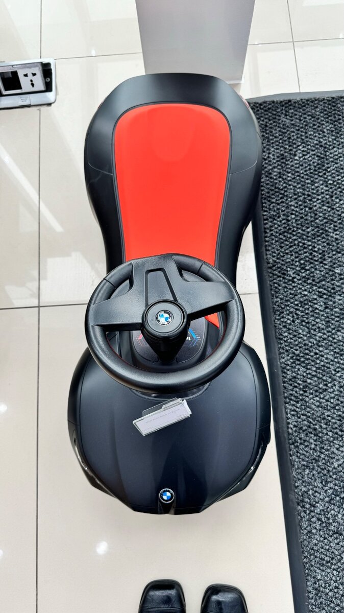 Детский автомобиль толокар БМВ