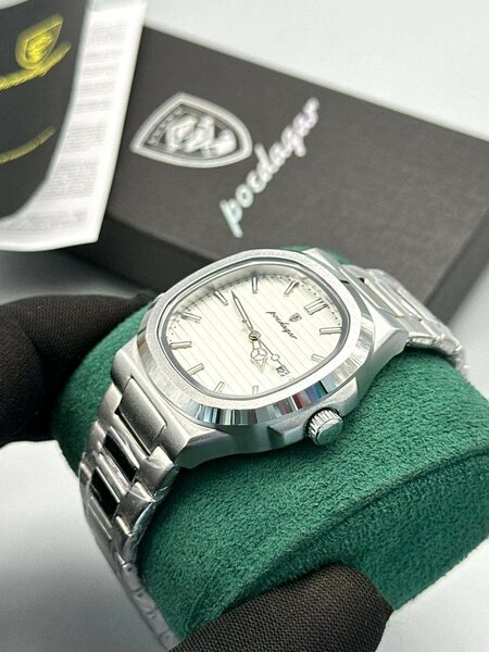 Montre en acier inoxydable élégante