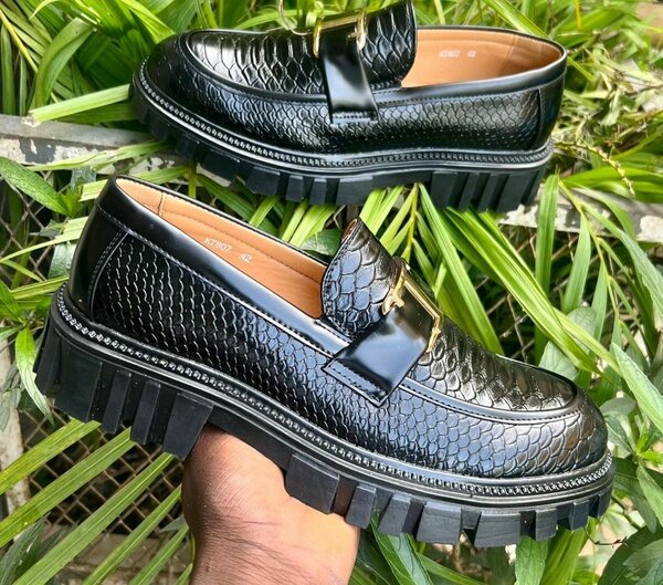 Mocassins en cuir noir élégants