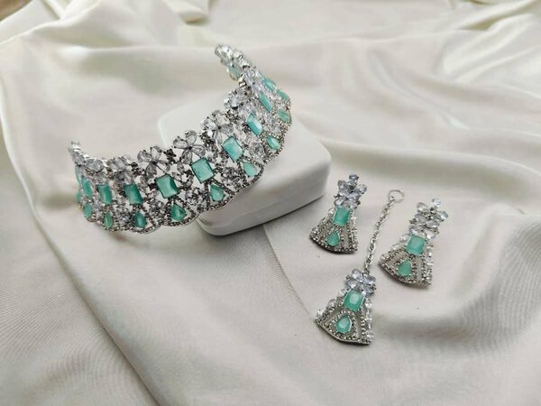 Ladies wedding set necklace and earrings