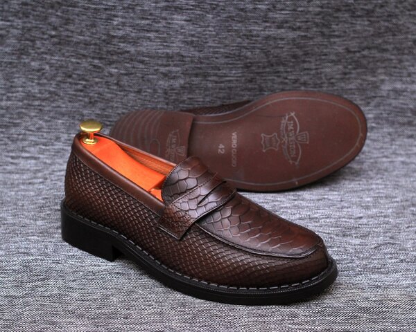 Mocassins en cuir brun élégants