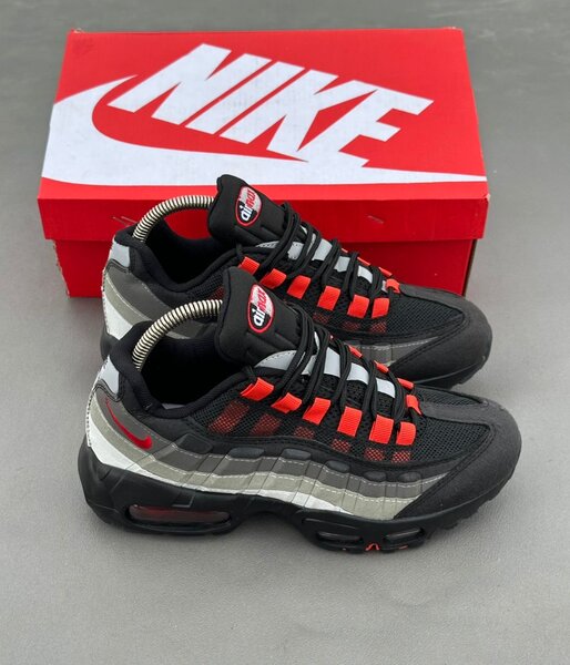 Nike Air Max 95 Noir et Rouge
