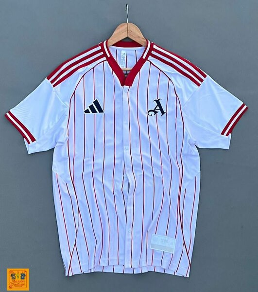 Maillot de football rayé rouge