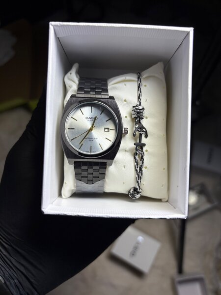 Montre en acier inoxydable élégante