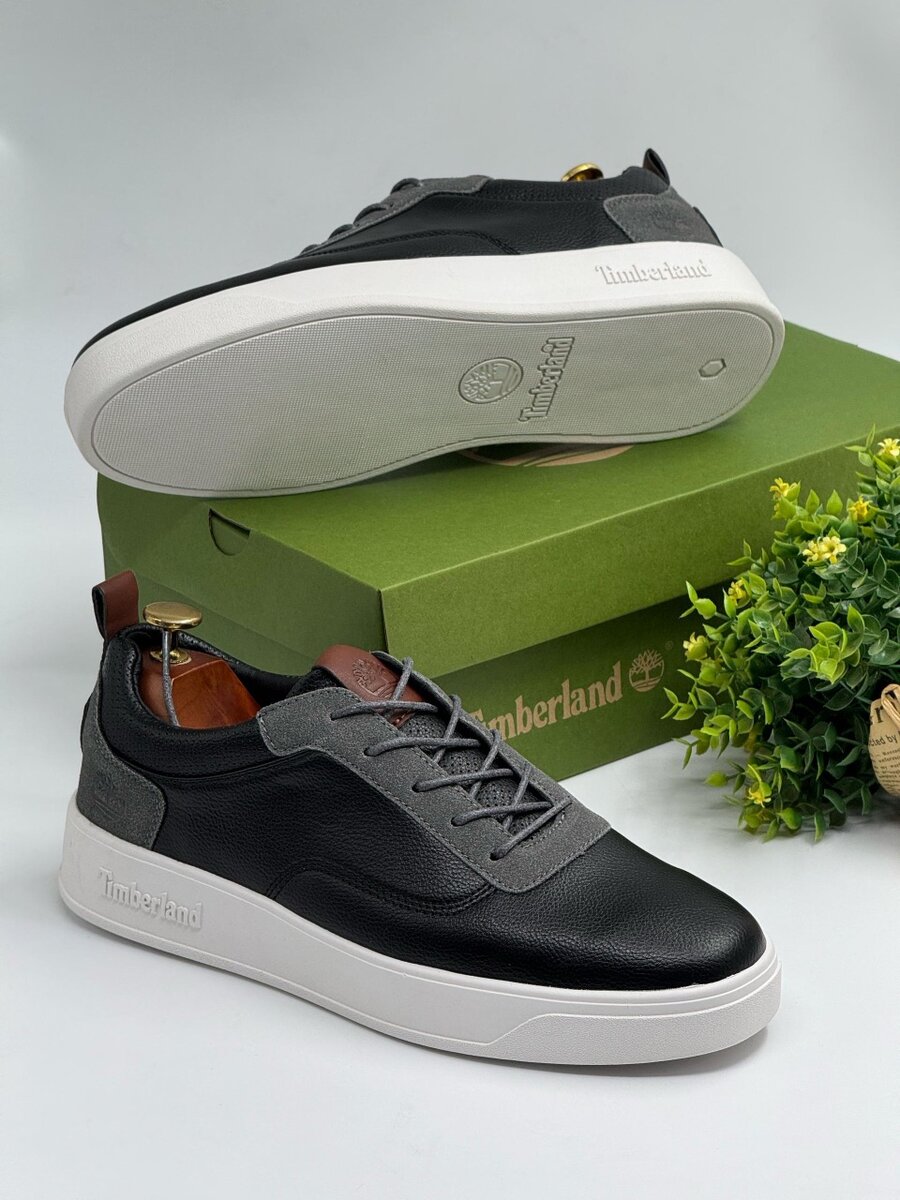 TIMBERLAND GREY AND BLACK