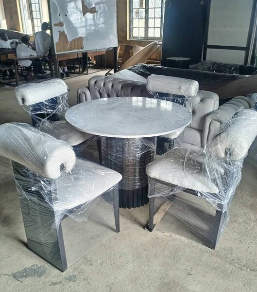 Ensemble table et chaises design