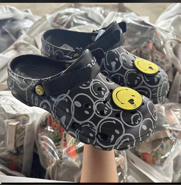 Chaussures Crocs smiley noir homme