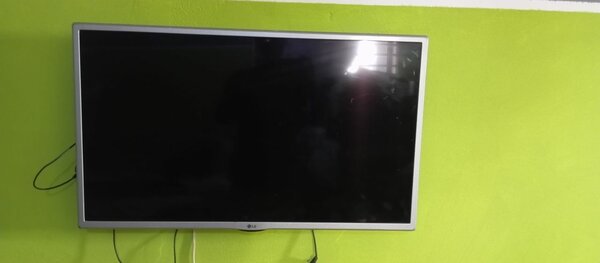 32 inches LG smart TV