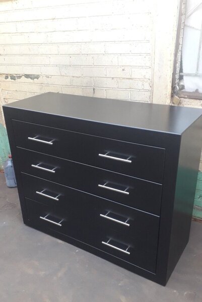 Commode noire moderne