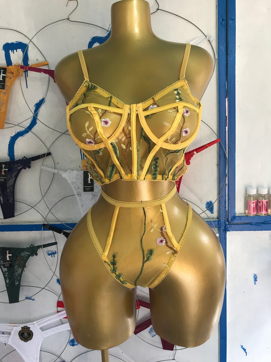 Ensemble lingerie rouge dentelle