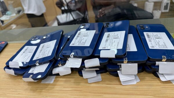 Smartphones multicolores neufs