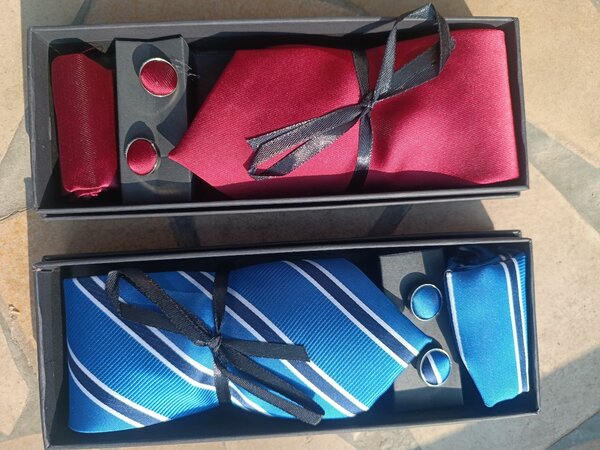 Elegant Tie and Cufflink Set