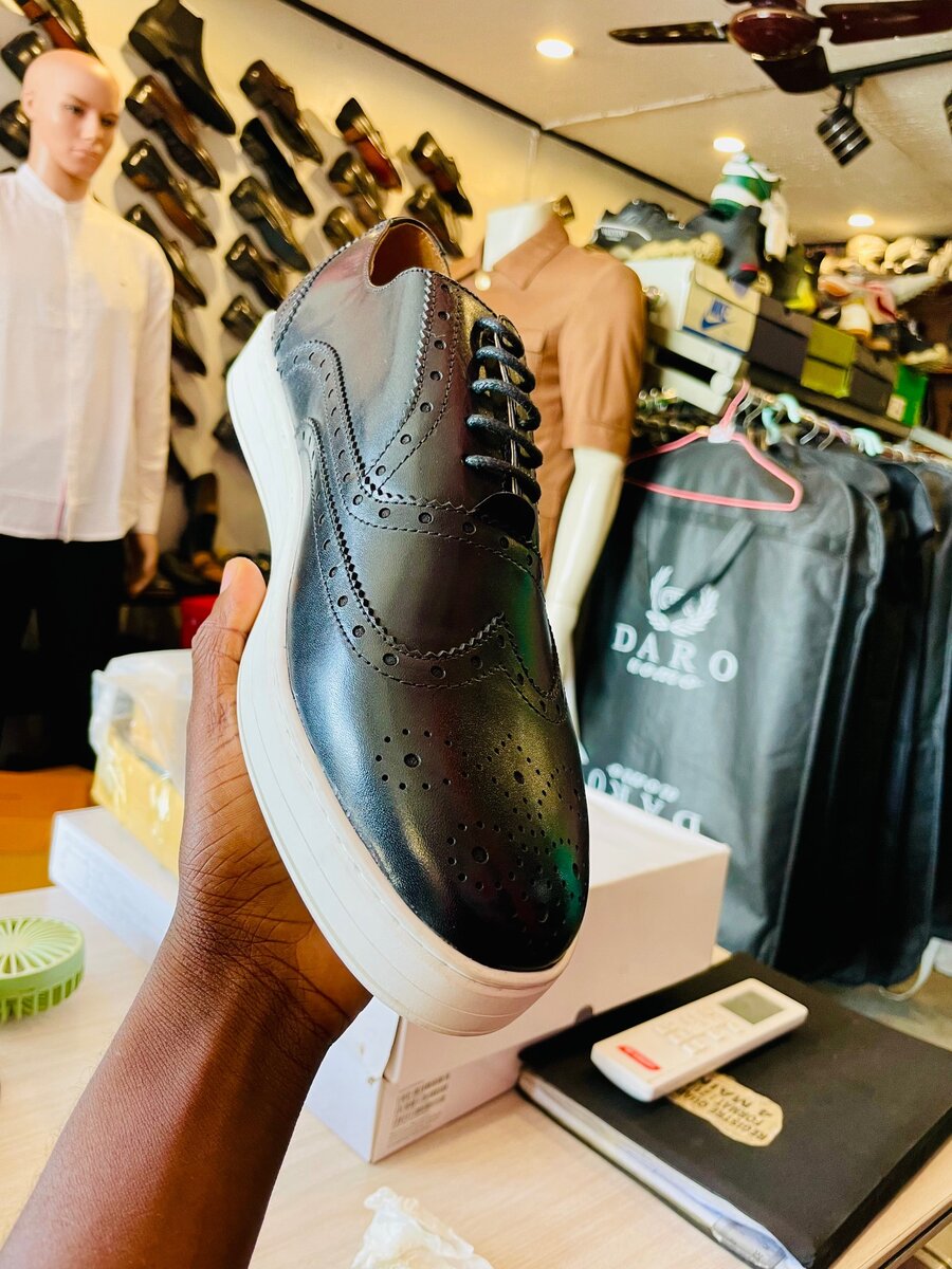 Basket en cuir de marque feragamo pointure 42