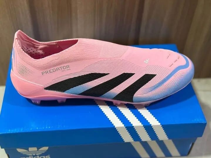 Chaussures de foot Adidas Predator rose