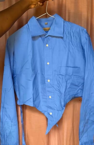 Chemise bleue asymétrique