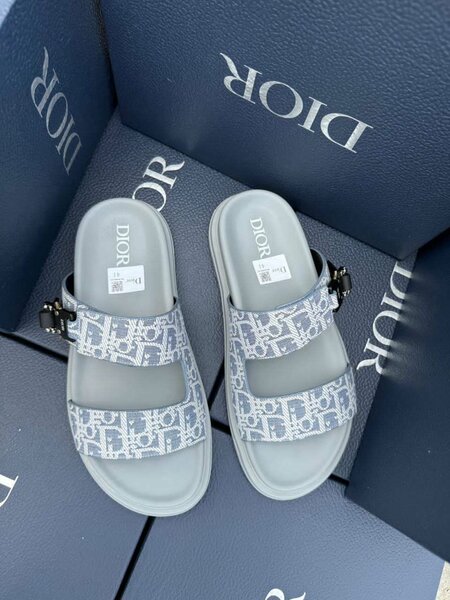 Sandales Dior élégantes