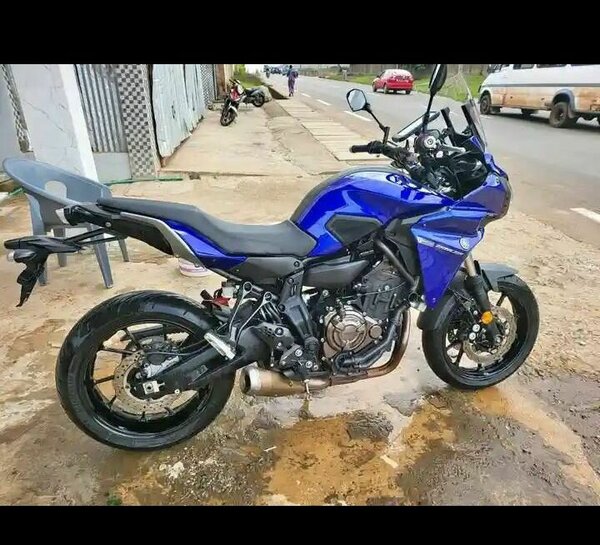 Yamaha MT 125 bleu moto sportive