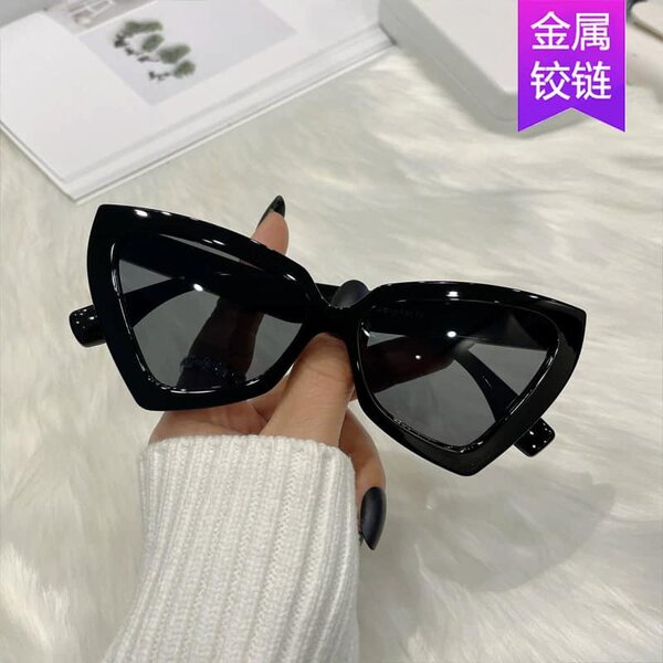 SEE THE WORLD WITH CONFIDENCE High-quality sunglasses 