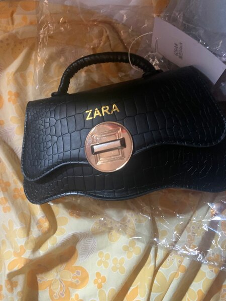 Sac à main en cuir texturé