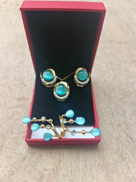 Ensemble de bijoux turquoise doré