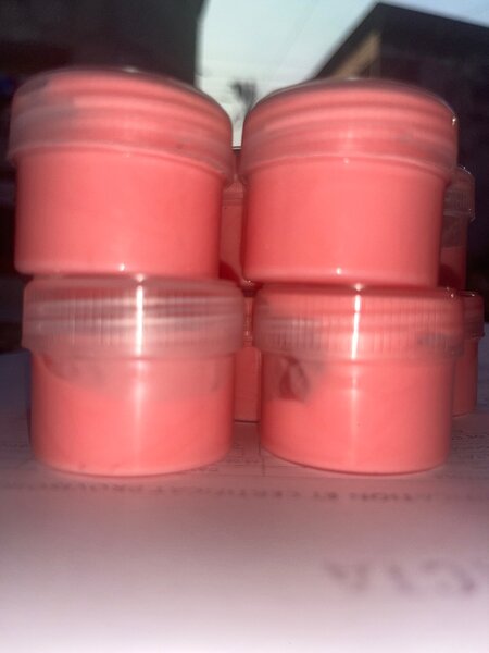 PRODUIT DE LÉVRE ROSE