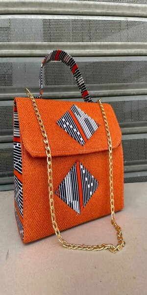 Sac à main coloré avec chaîne