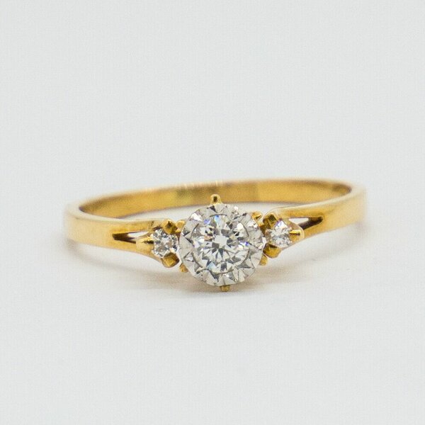 Ladies engagement ring