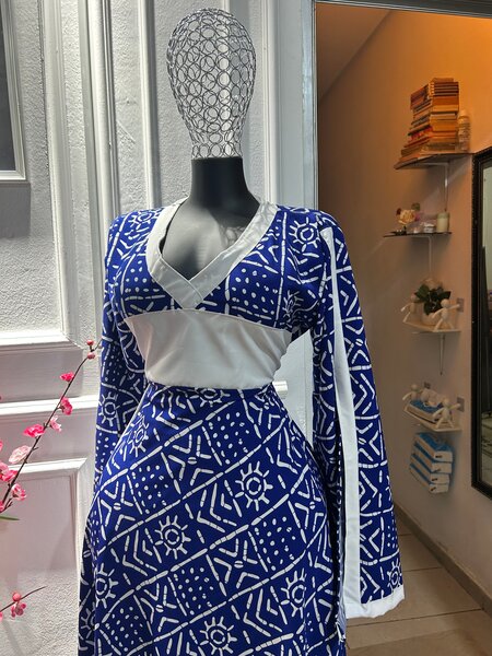 Robe longue bleue ethnique