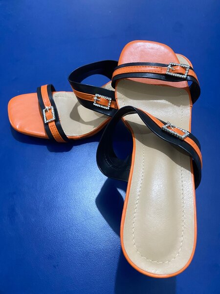 Ladies heel slippers