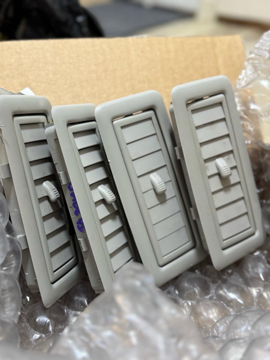 Воздушные дефлекторы на LX570