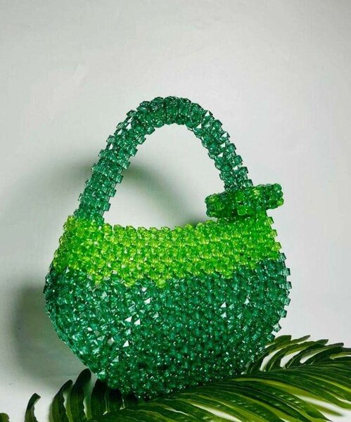 Sac à main vert en perles pour femme
